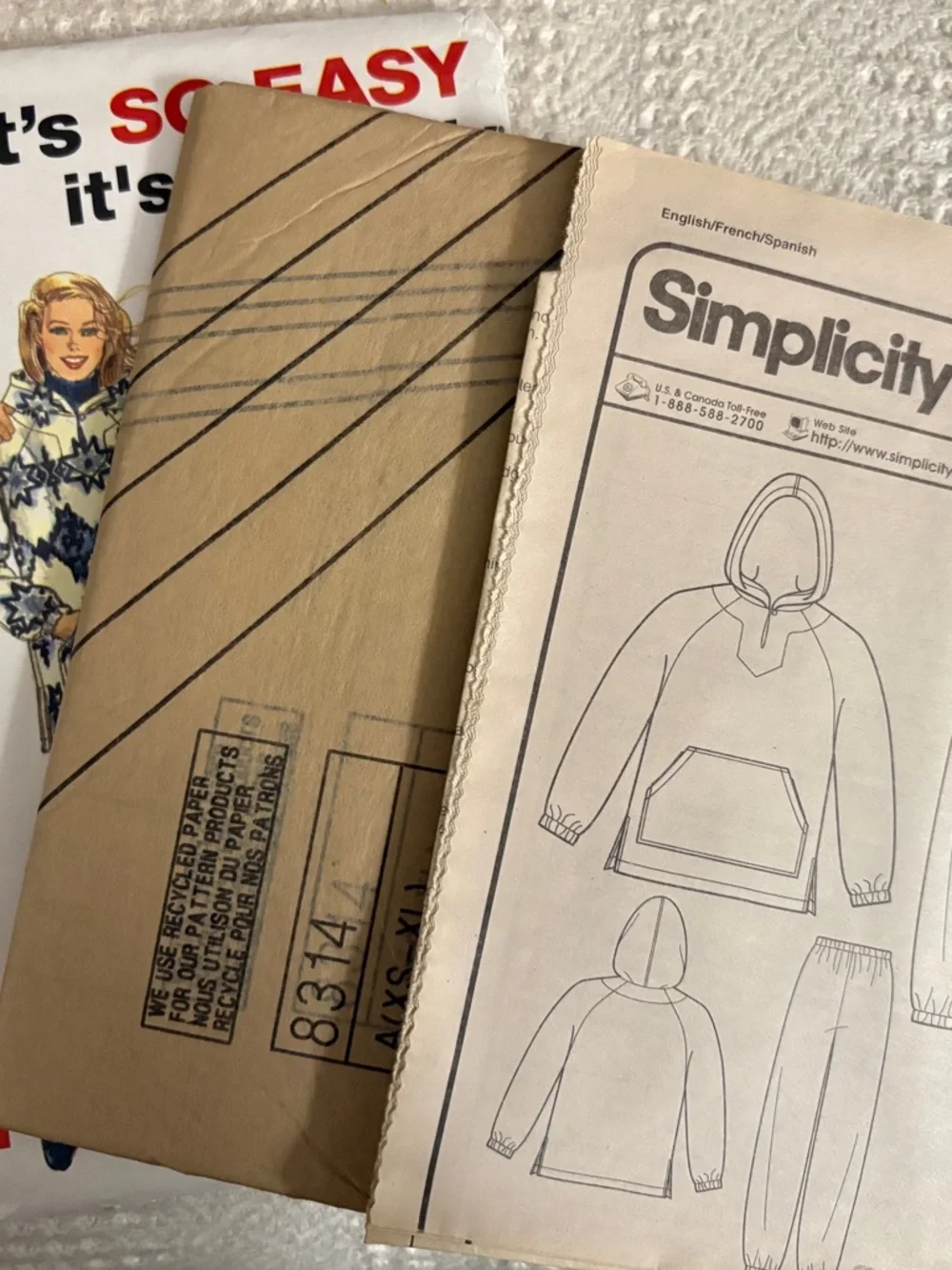 Simplicity Pattern 8314 A for Unisex Pullover Top and Pants